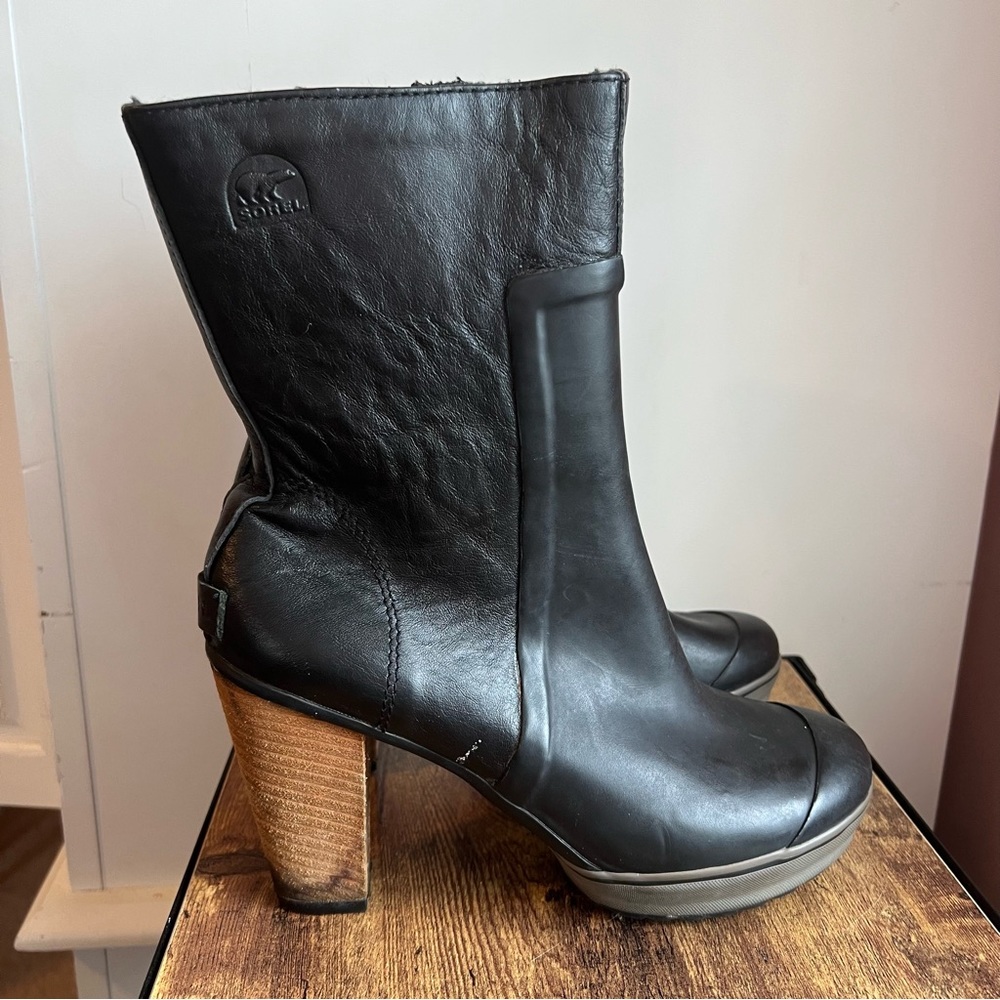 Sorel Medina tall heeled rain boots size 9